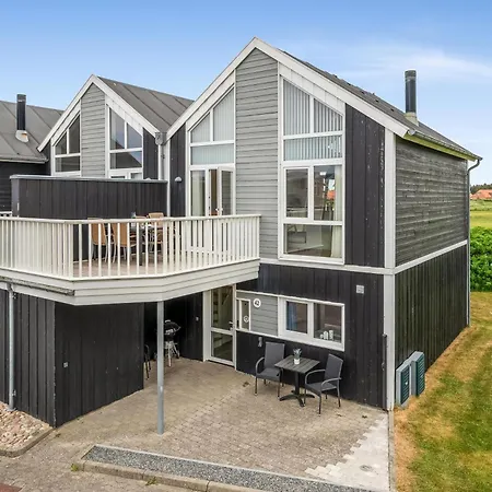 Laksen 42 With Golf Course Views *