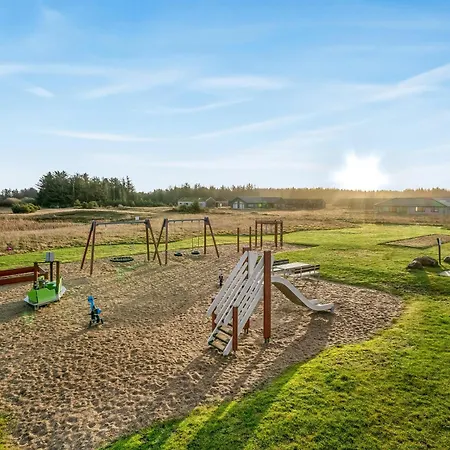 Laksen 42 With Golf Course Views *